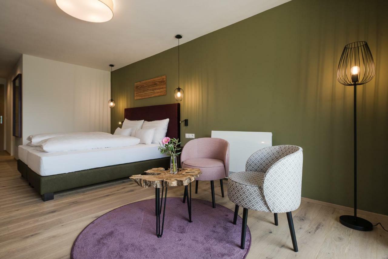 Oliven- & Genusshotel Hirzer Schenna Eksteriør bilde